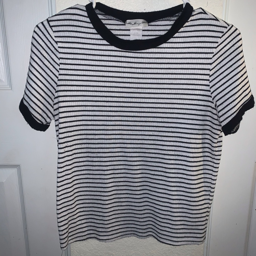 Sage black and white top